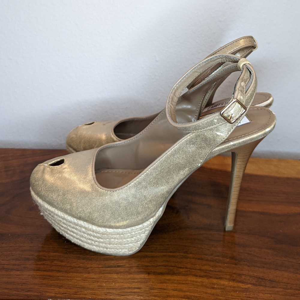 Jennifer Lopez gold platform Dita Natural 5" heels size 9